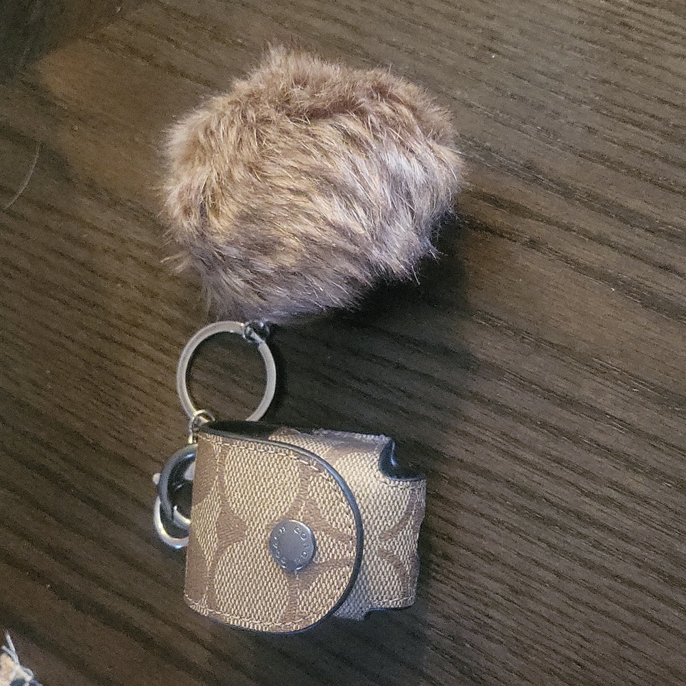 3 Keychains An Purse Tags - Picture 4 of 8